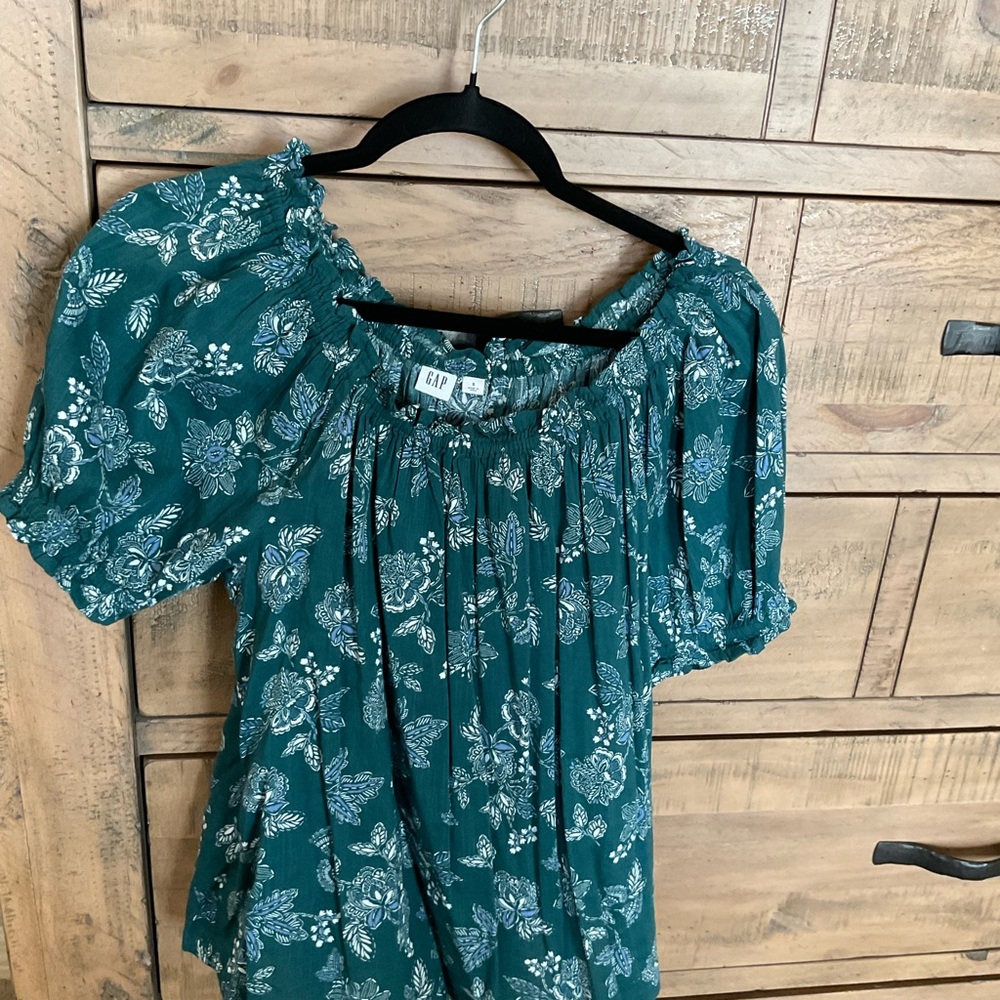 GAP Women's Green Peasant Top